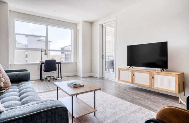 Premium Redwood City 1BR w/Gym, Parking, walk to Caltrain, by Blueground