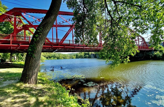 Premium renovated village town house w/garden, HITS, shops, restaurants & beach