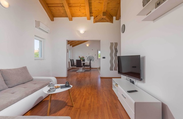 Premium Two-Bedroom Apartment/BEACH 5 minutes/GARDEN