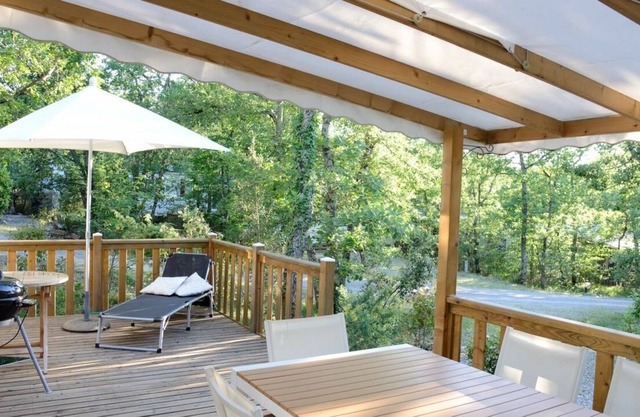 Prestigious cottage on a nature estate A04