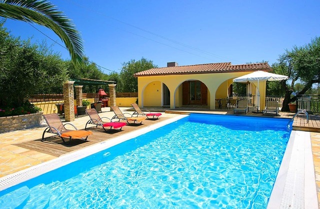 Prestige Villas | NISSAKI | 5 min walk to Tavernas & Supermarket