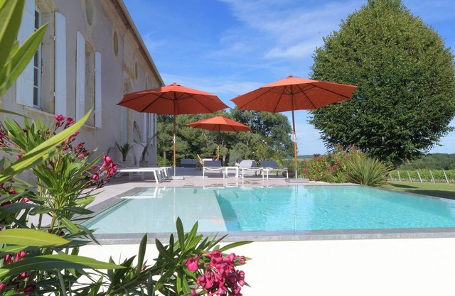 Prestigious 18th Century Master House With Swimming po Surrounded by the Vignard