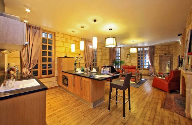 Prestigious apartment with private parking in Sarlat City Center