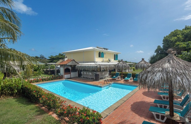 Prestigious seaside villa, swimming pool, 8 bedrooms *