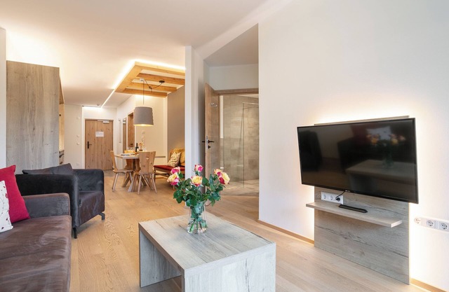 Pretty apartment with south-west-facing balcony