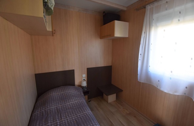 pretty chalet in a small nature and calm ecovillage 800m from the beach
