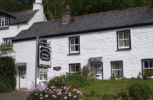 Pretty Cornish Cottage In The Coastal Resort Of Polperro With Garden & Parking