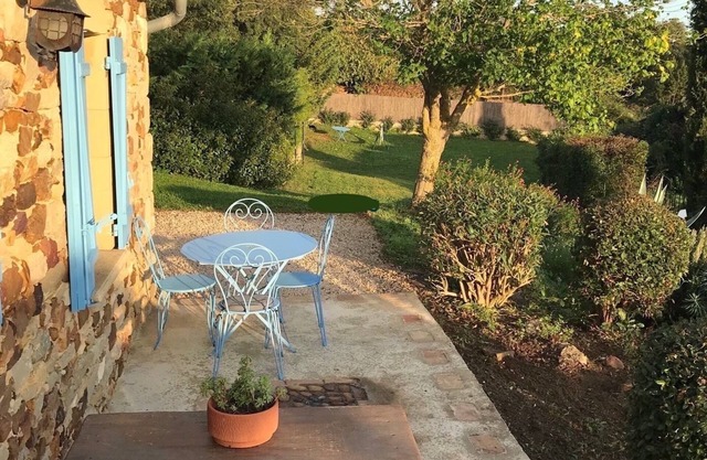 Pretty duplex with garden and terraces near Uzes