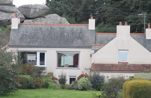 Pretty family house with exceptional sea view, beach at 50 meters