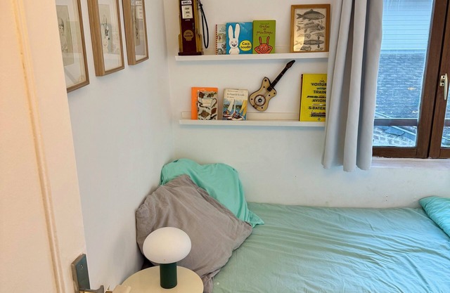 Pretty fisherman's cottage 50m from the beach! Ideal for families, pets welcome!