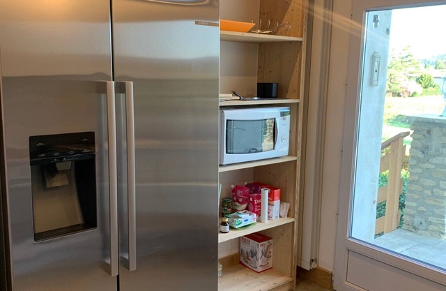 Pretty villa for 6 people with large garden and heated swimming pool