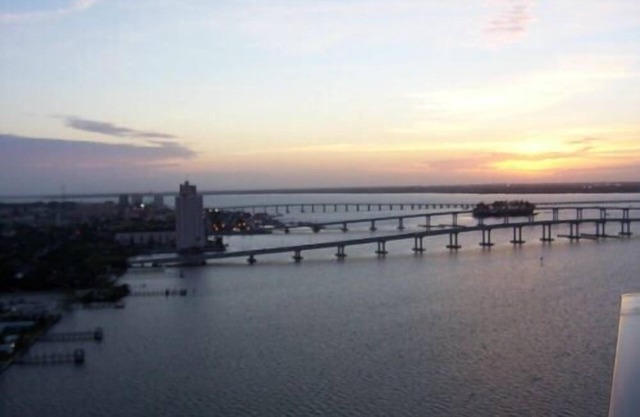 *PRICE DROP*Monthly Specials* Penthouse Waterfront