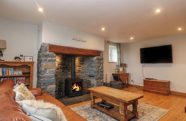 PRIDDBWLL, pet friendly, character holiday cottage in Llansannan