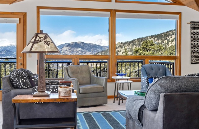 Primavista Luxury At Windcliff 3 Bedroom Condo by RedAwning