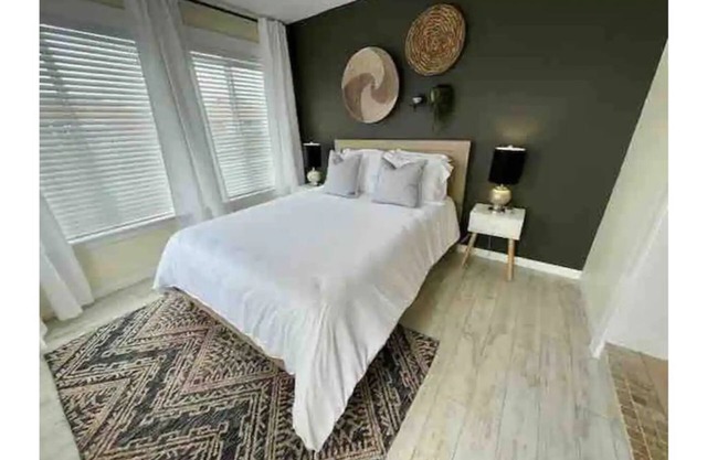 Prime Location! 5min to the Beach/Cruises
