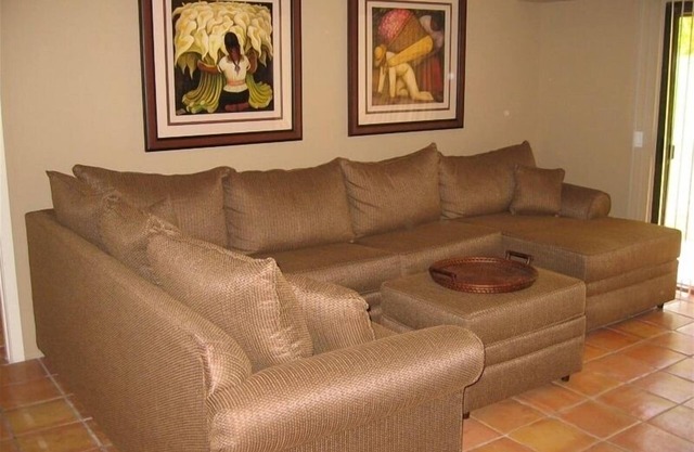 Prime Location; Comfortable Quiet Unit on Beautiful Greenbelt