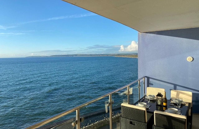 Prime location duplex apartment with most 2023 stays held at 2022 rates!