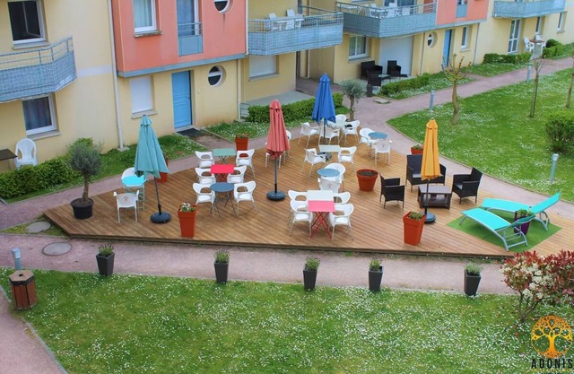 Prime Location! Onsite Parking, Pool, Pets Allowed! Near Plage de Grandcamp!