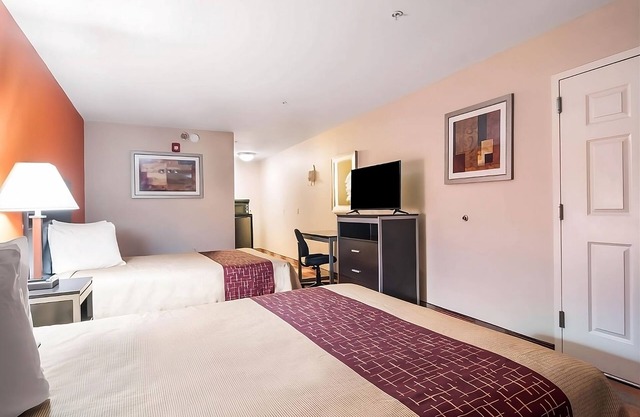 Prime Location! Free Parking, Short Drive to Milford Park and Frog Rock