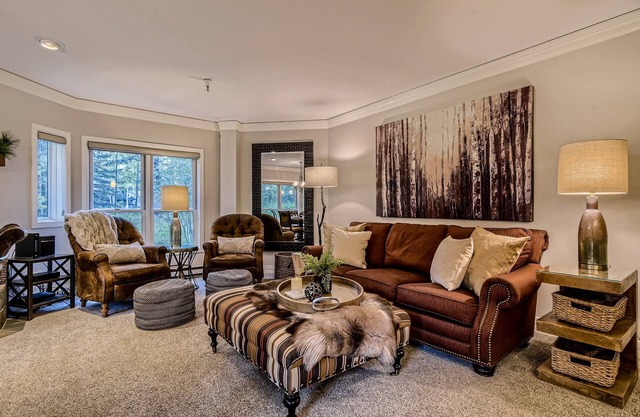 PRIME LOCATION -Summer Beauty 1 blk to Main St Village @ Breck Pool, hot tubs +