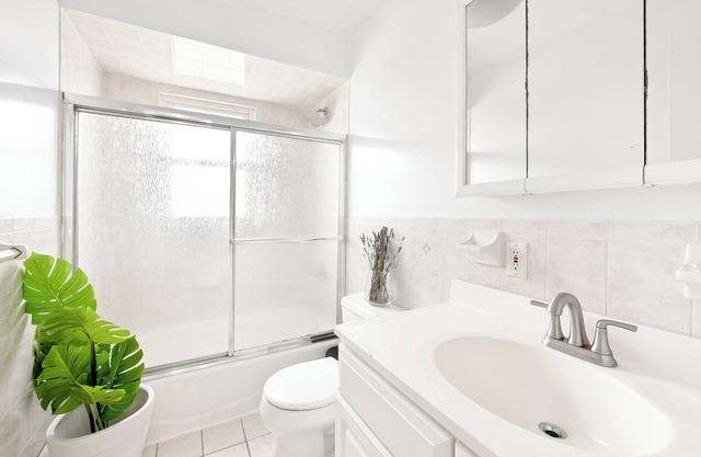 Prime Luxury NYC with Balcony+Gameroom+Free Parking!