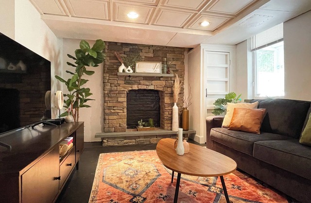 Prime Nyack Village Location - Chic 1 Bedroom Private Retreat