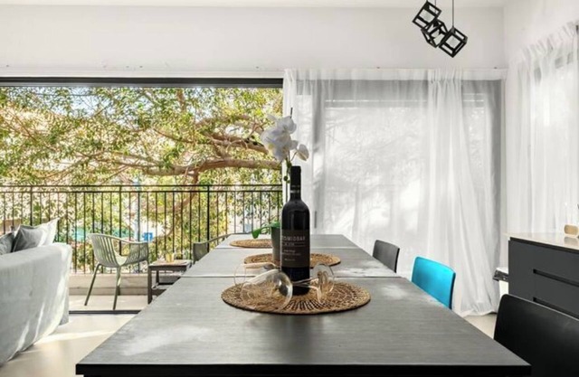 Prime Rotshield 3BR + Balcony