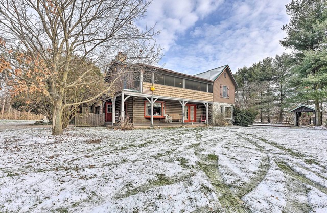 Primitive Goshen Pine Lodge with Fireplace!