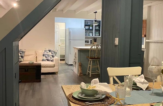 Pristine beach cottage just steps from the beach!