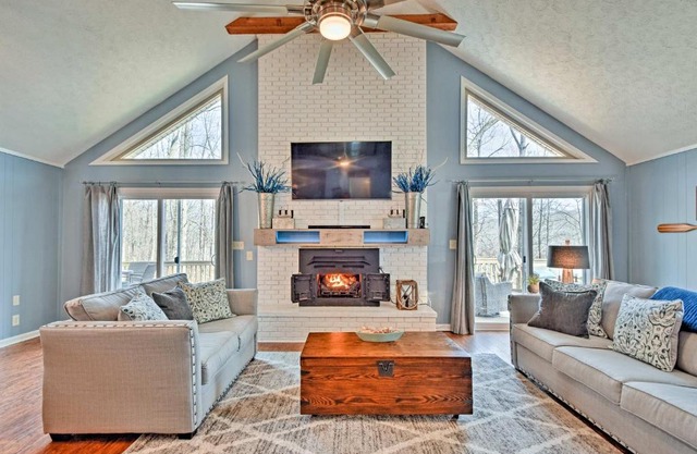 Pristine Lake Barkley Escape with Deck, Porch and Bar!