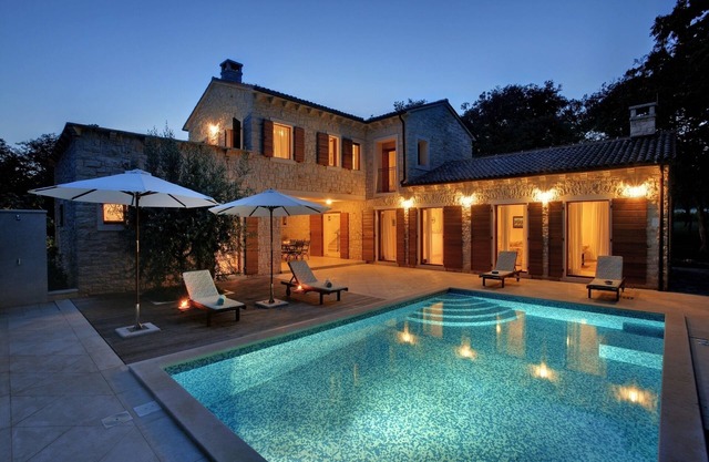 Privacy 5* Villa with 9.000m2 Garden, In-Villa Massage, Bikes, 300m to the Beach