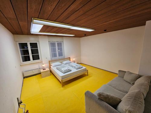 Privat Grosse Zimmer -Mars- mit gemeinsamer Küche und Bad in Altstadt Chur