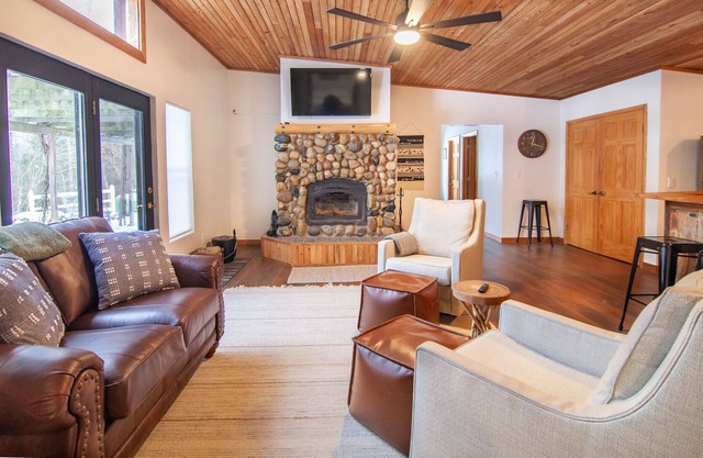 Private 11 acres .7 Mi to Crystal Lake Public launch | 3 Min to Downtown Beulah