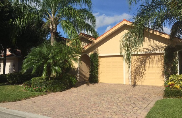 Private 3BR 3BA Villa in Gorgeous Resort-Style Tennis Oriented Gated Community