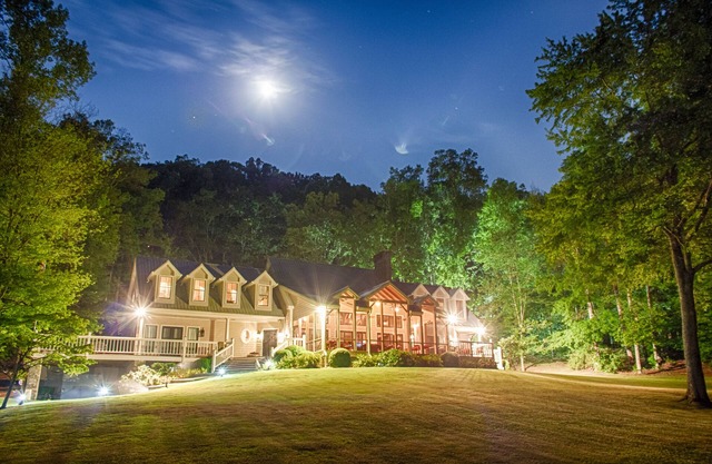 Private 4-5 Bedroom Luxury Lake-House Property