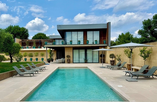 Private 5 Bedroom Walled Estate with Pool & AC in Beautiful Uzès