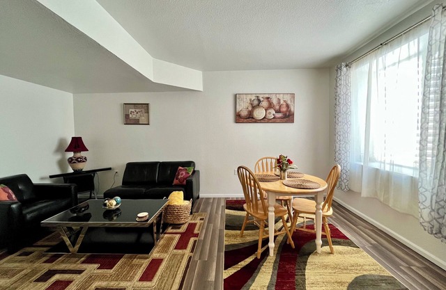 Private and Cozy Basement Suite:n12 Mins From DIA