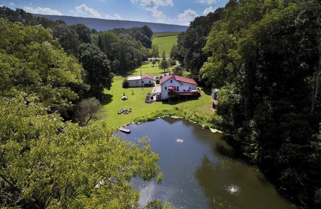Private and quiet setting ~ Pond and stream ~ Check us out! Look us up! Relax!