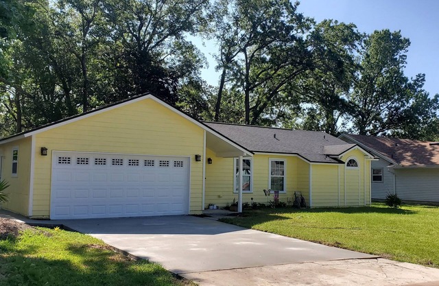 Private attached apartment 1 bed 1bath, kitchenette, liv room, private laundry.