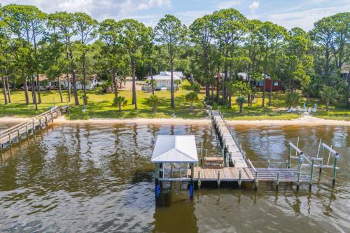 Private Beach and Dock Waterfront Panacea Retreat!