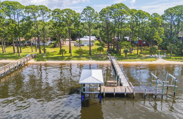 Private Beach + Dock: Waterfront Panacea Retreat!