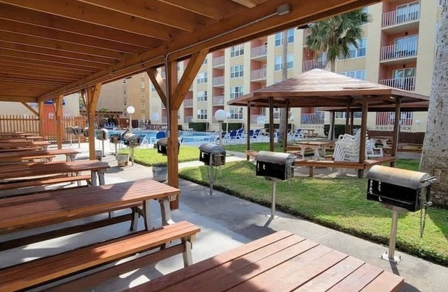 Private Beach Access Pool & Hot Tub Bbq Pits 1 Bedroom Home by RedAwning