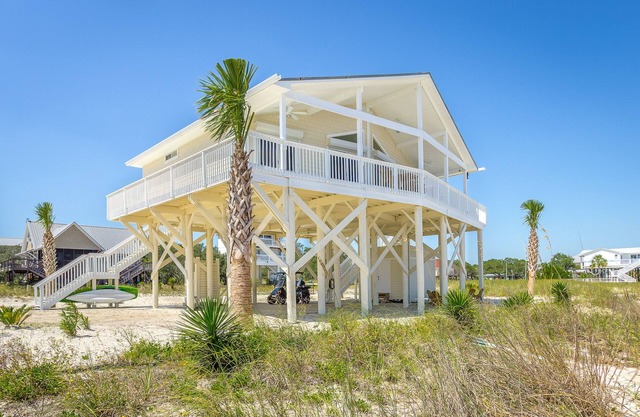 Private Beachfront w/Sauna, Hottub, Golf Cart, Kayaks, Paddle Boards & Bikes +