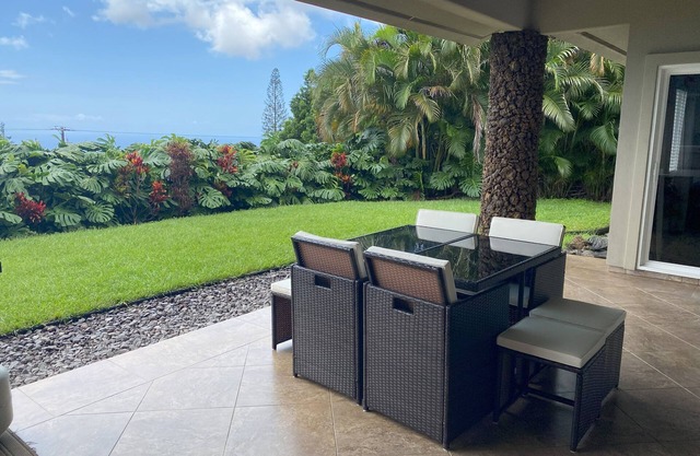 Private & Beautiful home on 1 acre close to airport, beach, & Kailua-Kona town