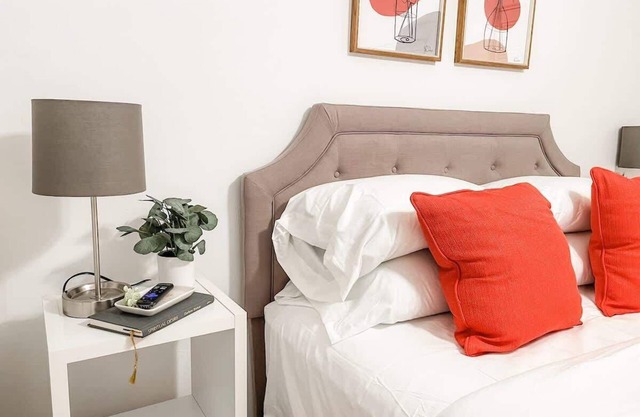 Private Bedroom in Beautiful Townhome