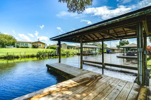Private Boat Dock Canal-Front Lake Placid Getaway