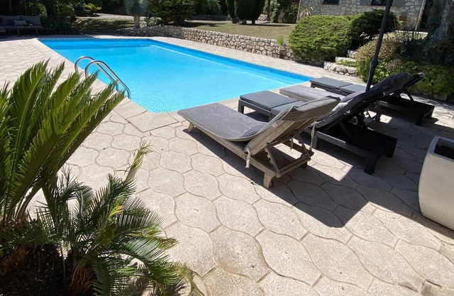 Private & comfortable stone villa with pool