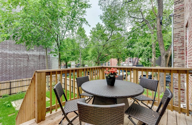 Private Deck and Backyard Perfect for Your Entire Group! Walk to the United Center by AllSet Turnover