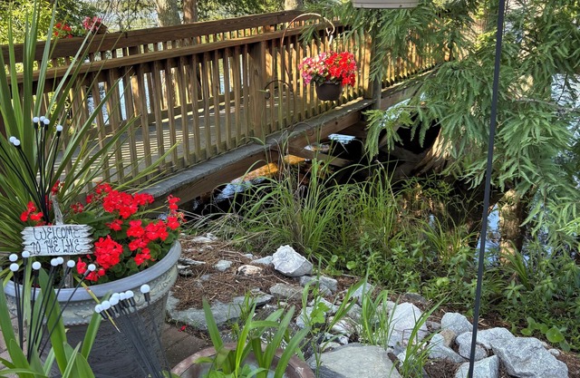 Private dock, swim, kayak, play games in the large, modern barn
