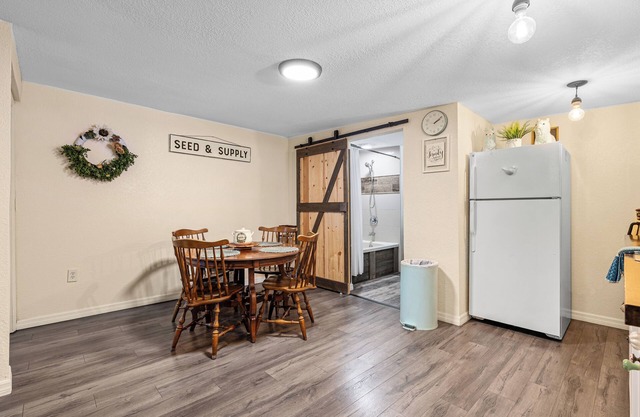 Private Farmhouse apartment in vibrant St Petersburg just 5 miles to the beaches